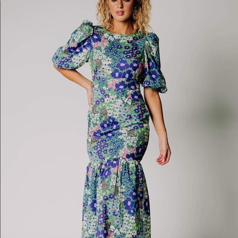 Pink Ripple! Size Small! Floral (HAT AND EARRINGS NOT INCLUDED)